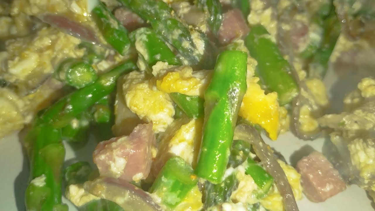 Revuelto de espárragos trigueros y setas de cardo!! #revuelto #esparragos #setas