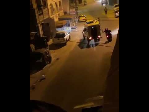 Couvre Feu Ce Taximan Se Fait Arreter Et Prend La Fuite En Laissant La Voiture Youtube