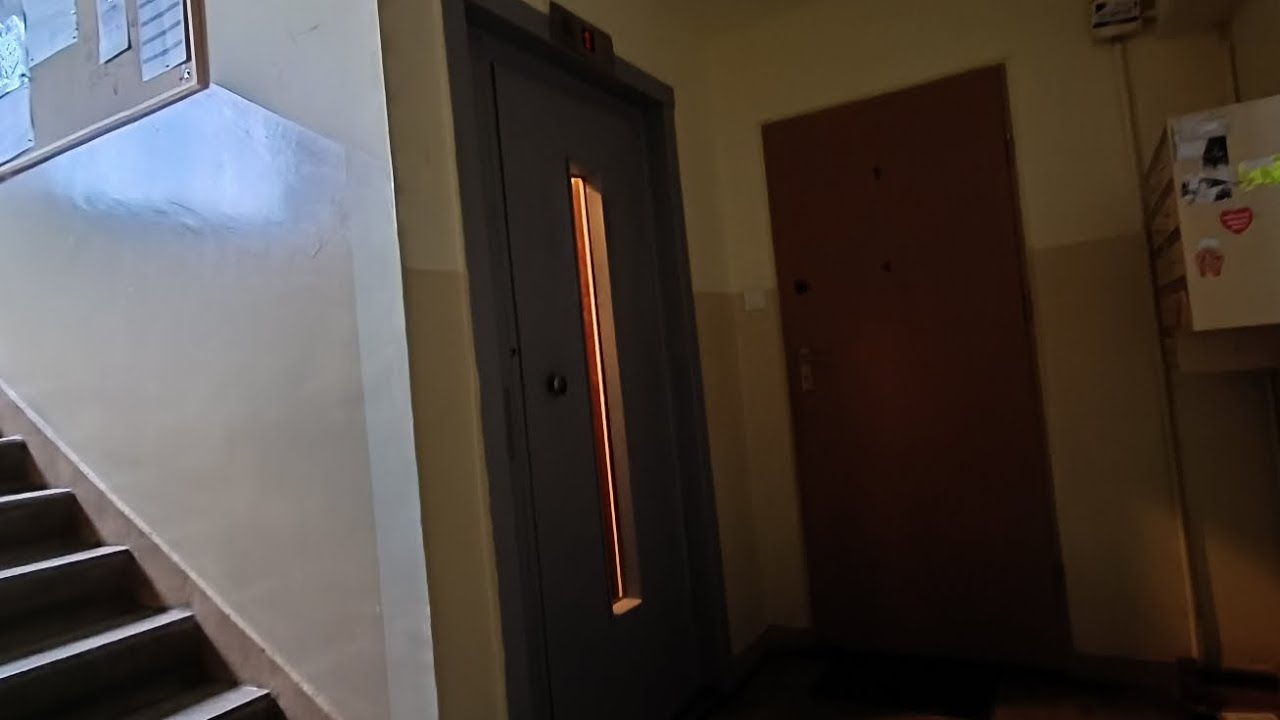 Szybki 💨 Translift z drzwiami od Zremba . Na Ul. Bratysławskiej 12 kl.1 Łódź 