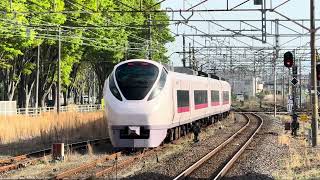 E657系K18編成が勝田駅の留置線から発車するシーン