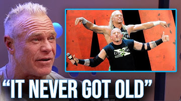 Billy Gunn bij de entree van de New Age Outlaws