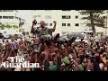 Hunta u Gabonu predstavila lidera: Novog vladara nosili na ramenima (VIDEO)