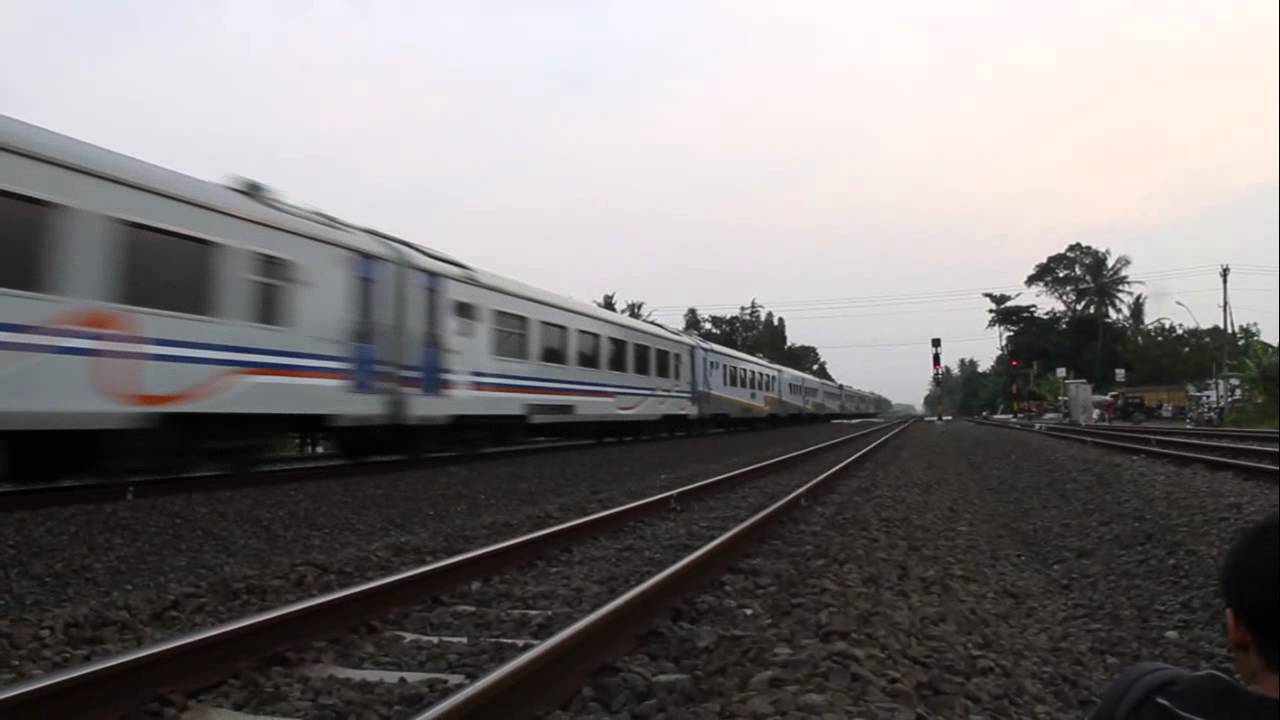 KA Taksaka Pagi Berjalan Langsung Stasiun Patukan [Ardha 