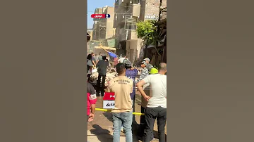 لحظة رفع أنقاض العقار المنهـ ـار بشارع مولد النبي في الزقازيق 