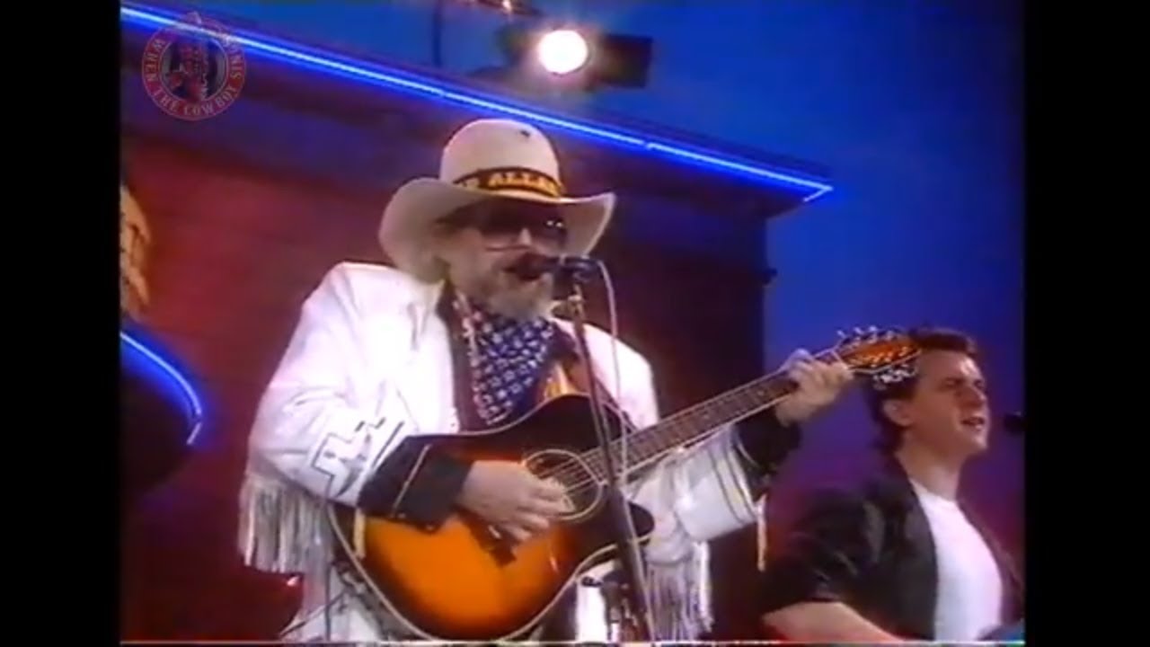 David Allan Coe - You Never Even Called Me by My Name - YouTube