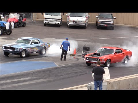 1969 Mustang vs