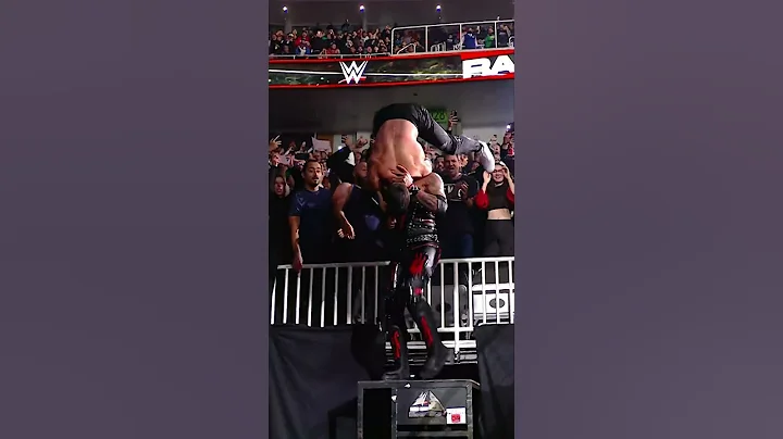 Damian Priest isn’t holding back in the Street Fight 😤😤😤 #RawOnNetflix #WWERaw