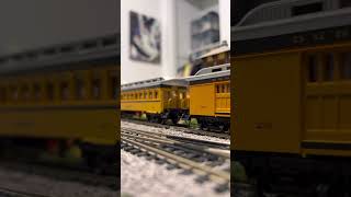 Bachmann 2-10-0 Russian Decapod Unlettered black Hauls Steam train Excursion Ho scale