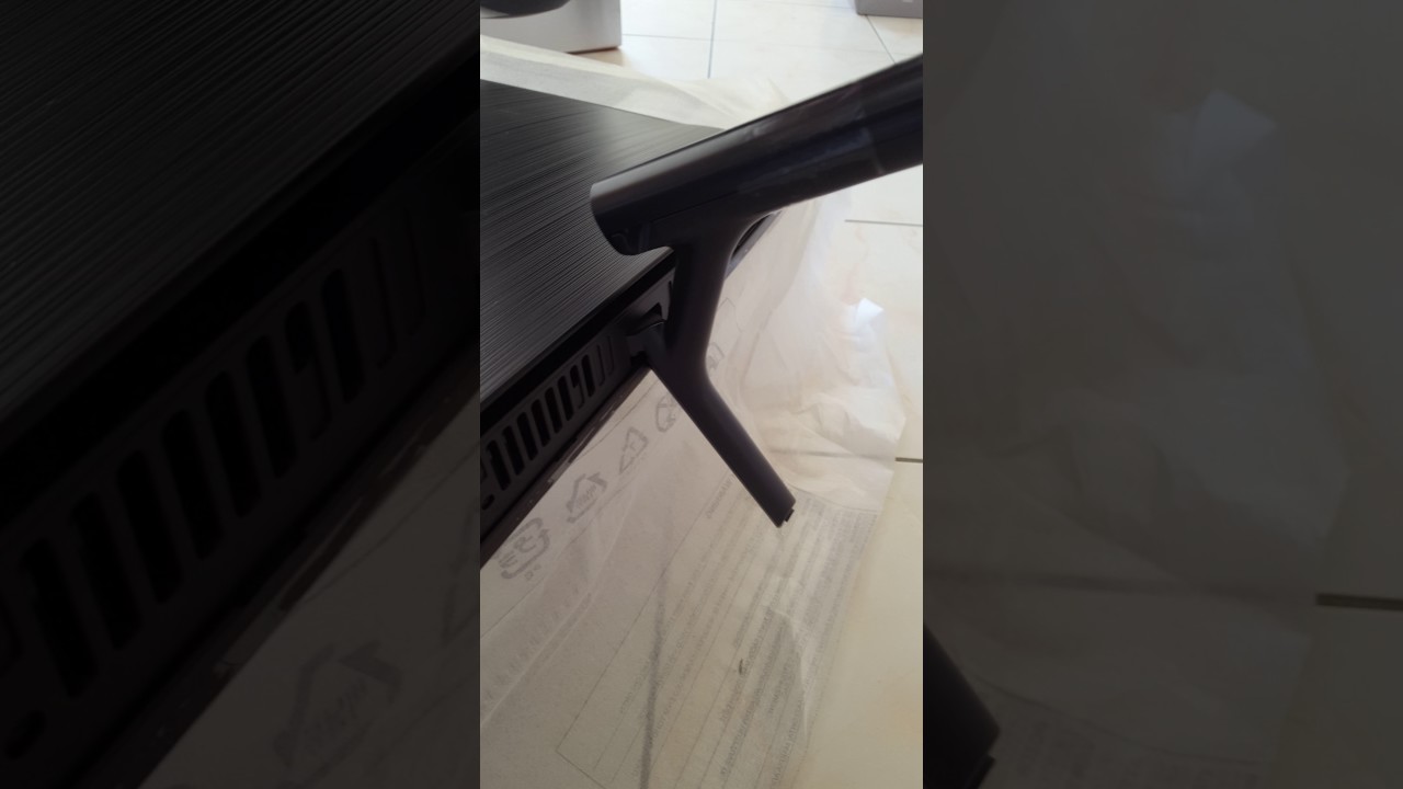 Pied Televiseur neuf Samsung UE55MU7055 - YouTube