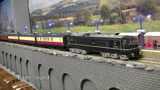 E1000/E2001 BR 25kV AC Pioneer model locomotive with sound.