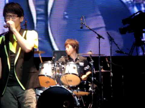 五月天「阿信鼓+冠佑唱=墓仔鋪也敢去」DNA:: LA Concert 2010 ღMaydayღ