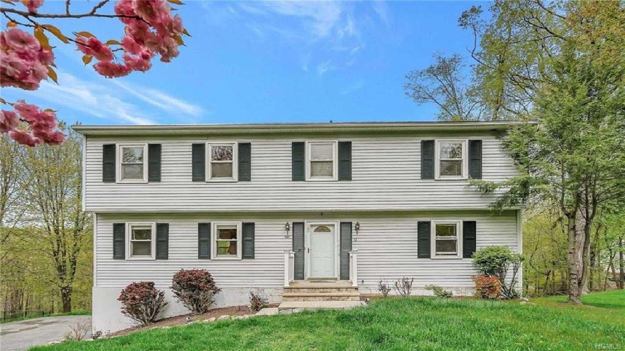 101 Woodland Road, Highland Mills, NY Presented by Karin Poggio.