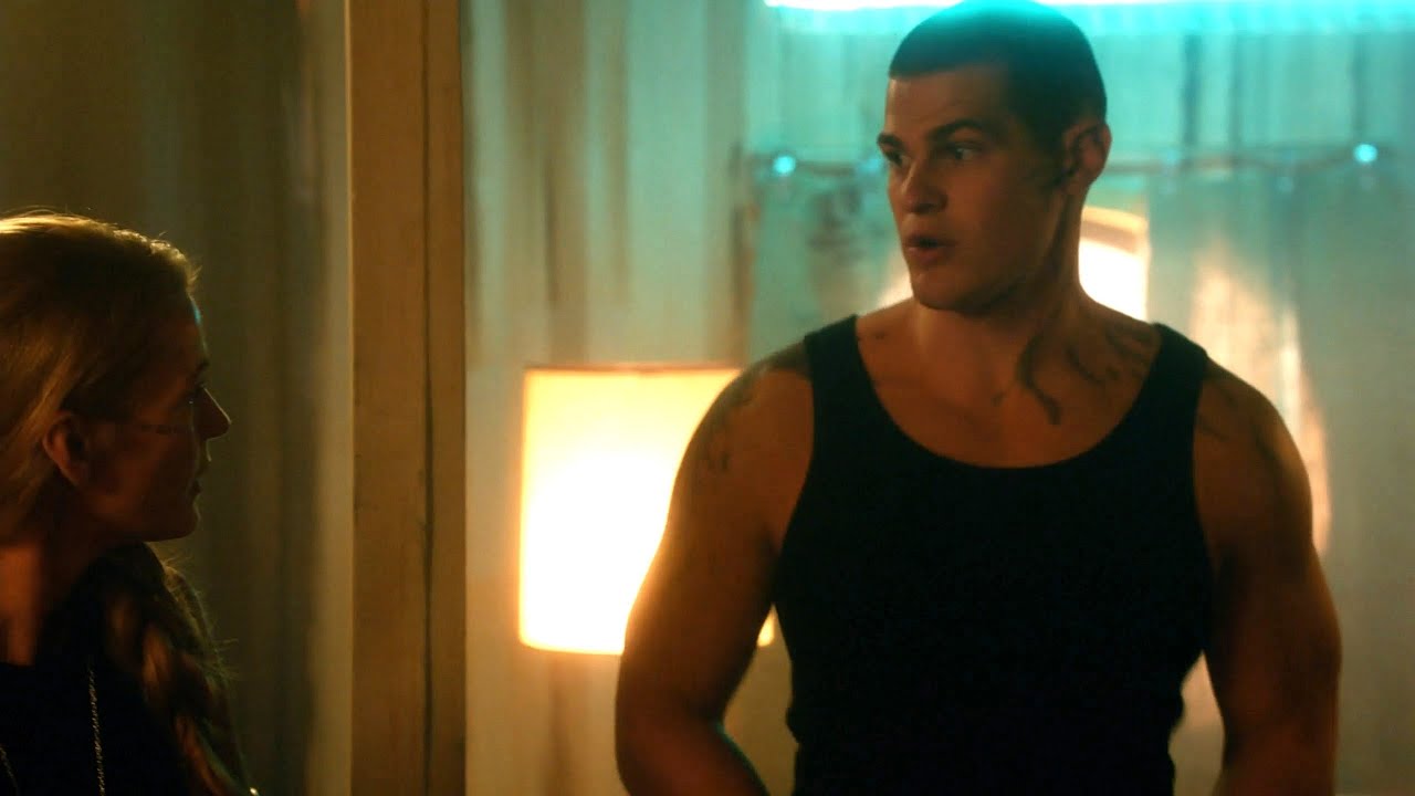 Strangled scene of Drake - YouTube