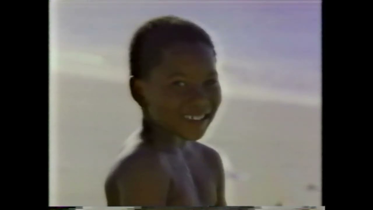 Delta Airline International Travel 1990 TV Commercial "We Love To Fly and It Shows"