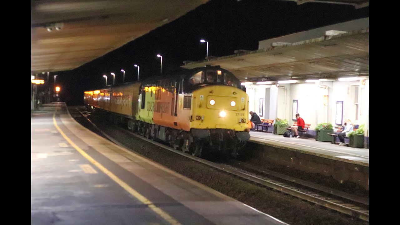 37175 passing Dawlish on 3Q52 Network Rail Test Train    28/09/21