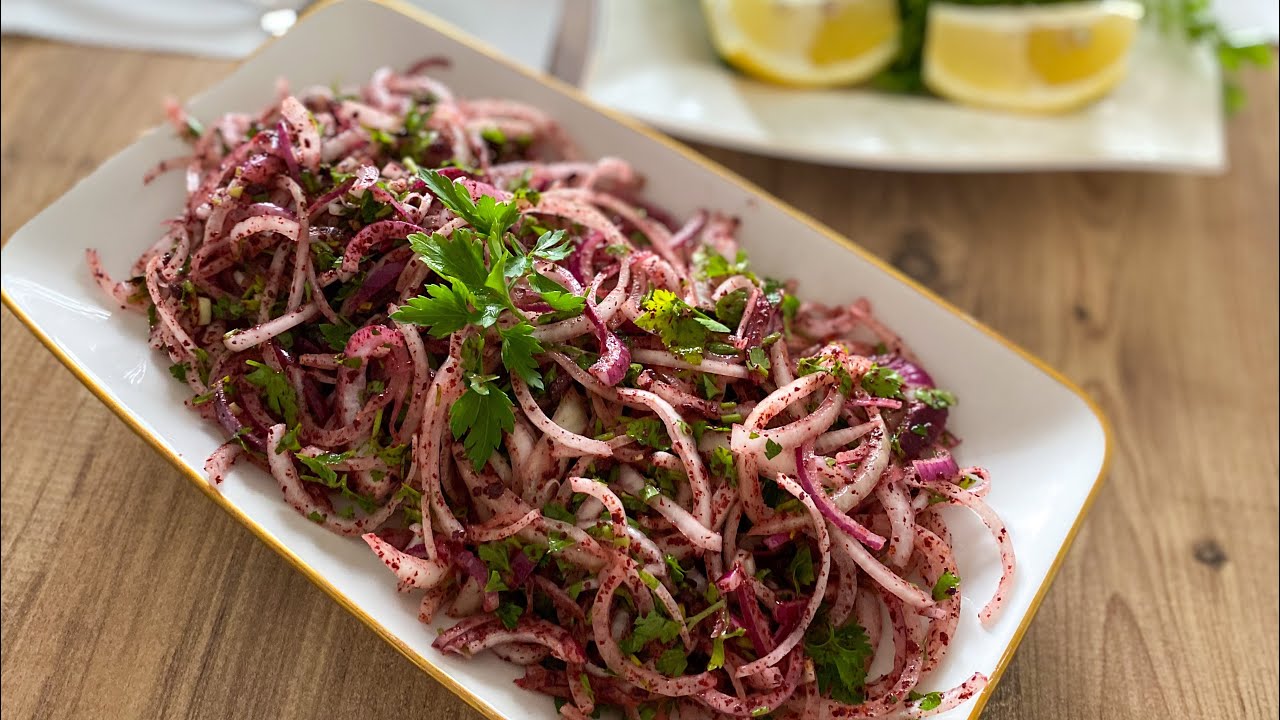 PÜF NOKTASIYLA ADANA USULÜ SOĞAN SALATASI/HER YEMEĞİNİZİN YANINA YAKIŞACAK SOĞAN SALATASI TARİFİ