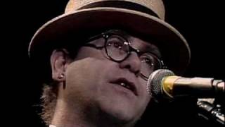 Elton John inducts Beach Boys Rock and Roll Hall of Fame inductions 1988