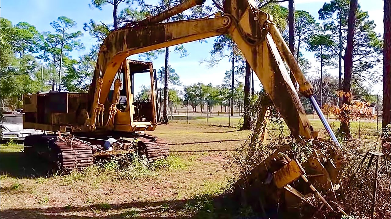 Will it start? CAT Excavator SAT in JUNKYARD 20 years! YouTube