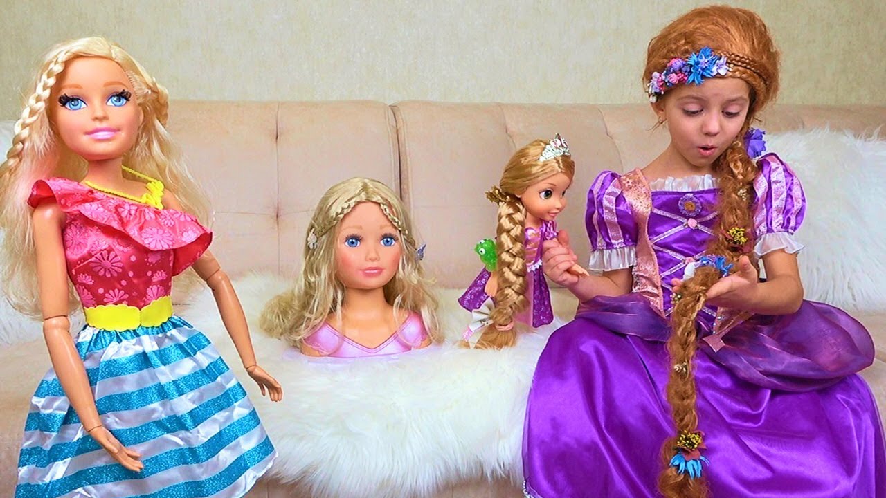 ⁣Настя как принцесса Рапунцель и ГИГАНТСКАЯ Барби идут на вечеринку New Rapunzel doll