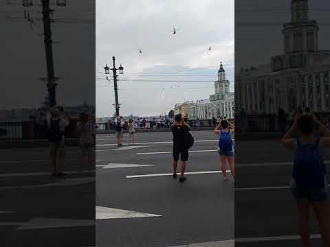 Video: Di Mana Mengirim Anak Untuk Melukis Di St. Petersburg