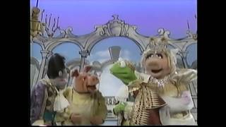 Muppet Songs Kermit And Miss Piggy - Gotta Get That Name
