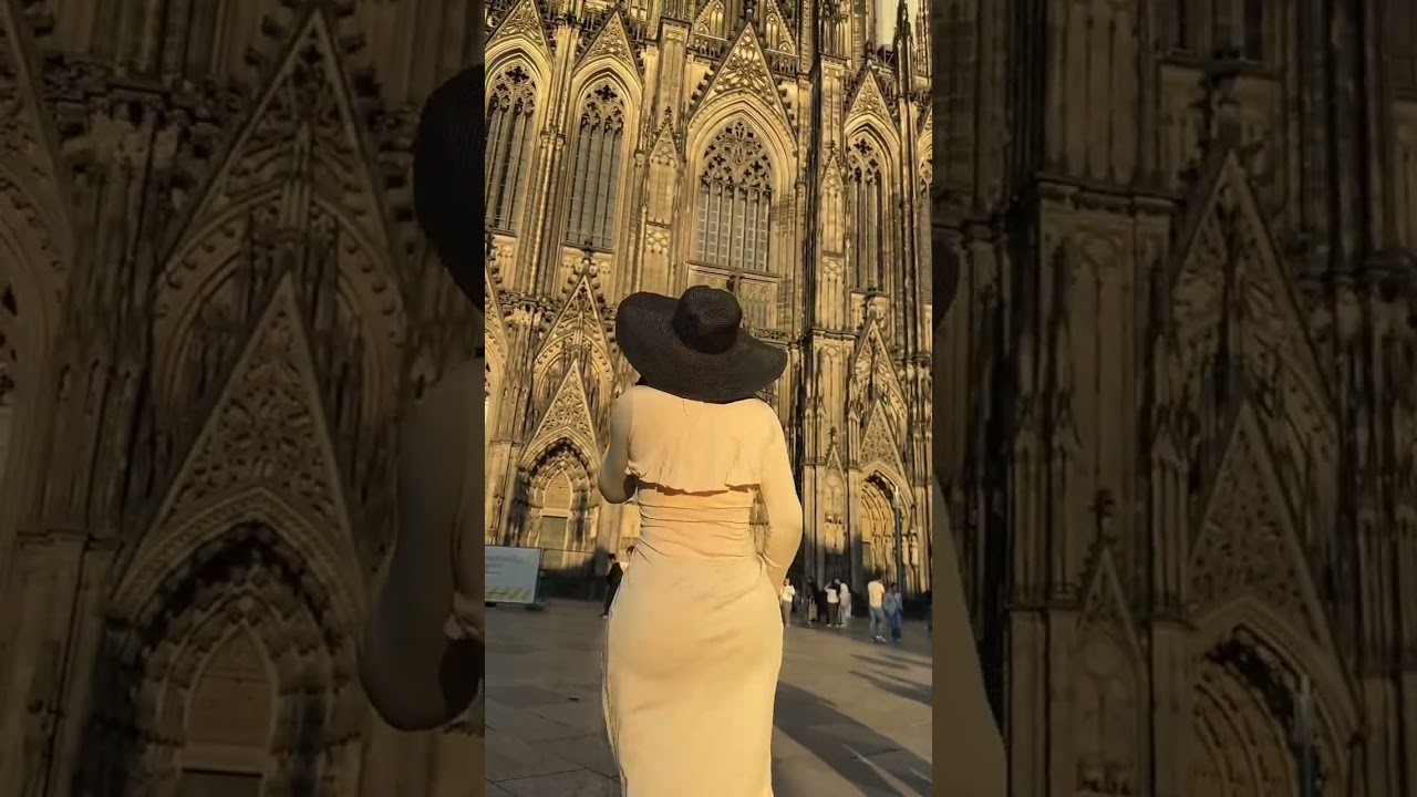 Darling - I’m home 😘 . . #ladydimitrescu #residentevil #re8 #residentevilvillage #colognecathedral