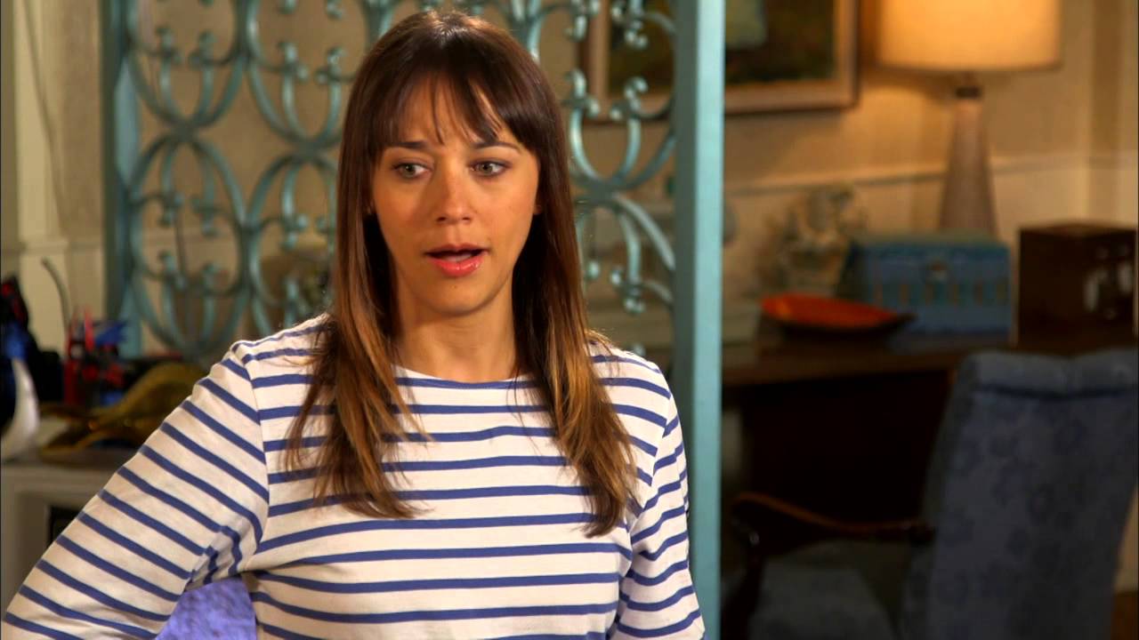 Films Et Séries Tv Avec Rashida Jones A to Z: Rashida Jones Series Premiere TV Interview | ScreenSlam - YouTube