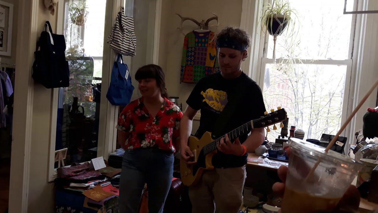 Averages unplugged @ Bellweather donas