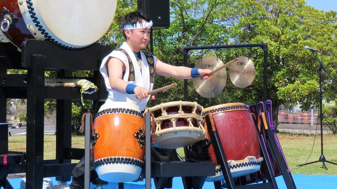 Solo By Japanese Taiko Master - YouTube