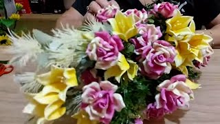 Buquê de noiva  estilo braçada com  flores  de eva  Lindo e diferente