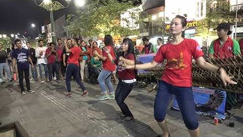 BISONE MUNG NYAWANG COVER ANGKLUNG RAJAWALI MALIOBORO YOGYAKARTA