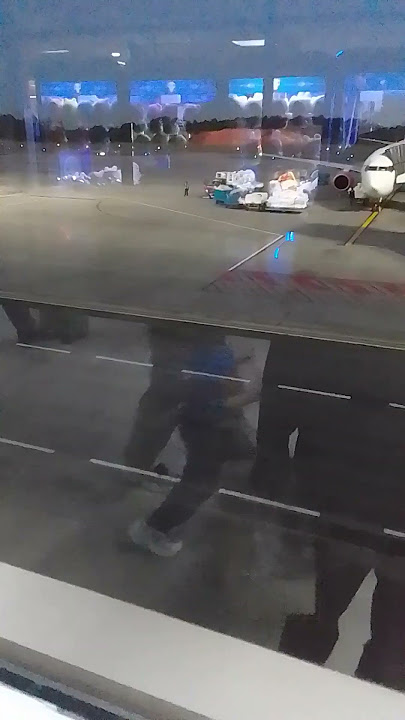 suasana malam bandar udara internasional hang Nadim,Batam