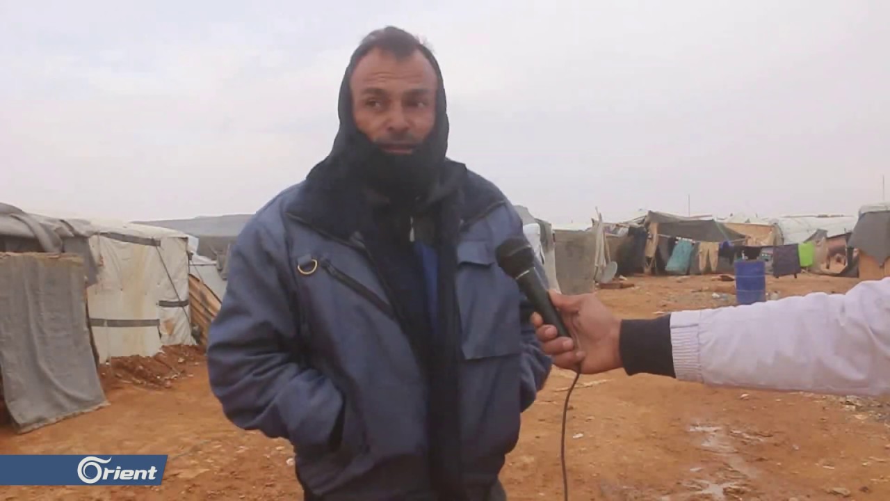 الأمطار تزيد من معاناة نازحي مخيم الركبان على الحدود مع الأردن - سوريا