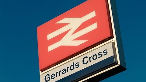 Chiltern Railways class 165 Networker Turbo departing Gerrads Cross