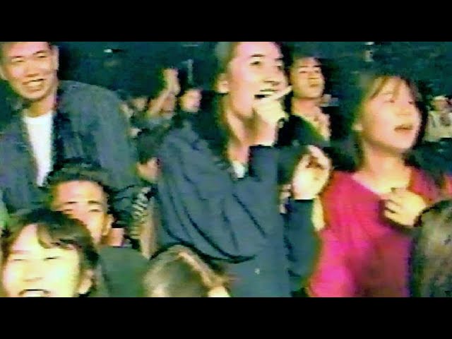Michael Jackson fans go crazy upon his arrival in Japan [1987 'Bad