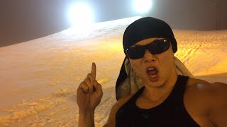 極寒 雪山でタンクトップ生配信