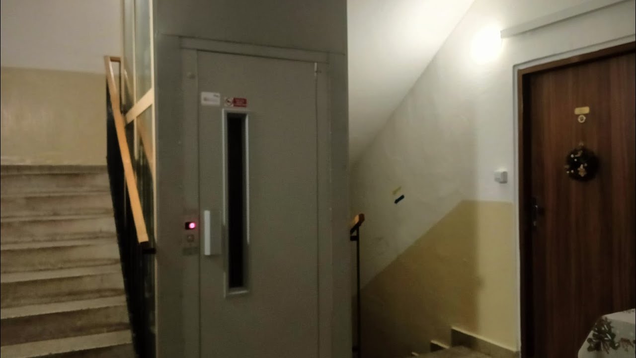 2002 Výtahy Mühlbacher Hydraulic Elevator Ride!(Pavlovská 6,Brno Kohoutovice,Czechia 🇨🇿)