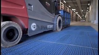 Xe Nâng Ra Vào Qua Hệ Profilgate Tại Nhà Máy Sản Xuất Ô Tô Và Linh Kiện Ô Tô