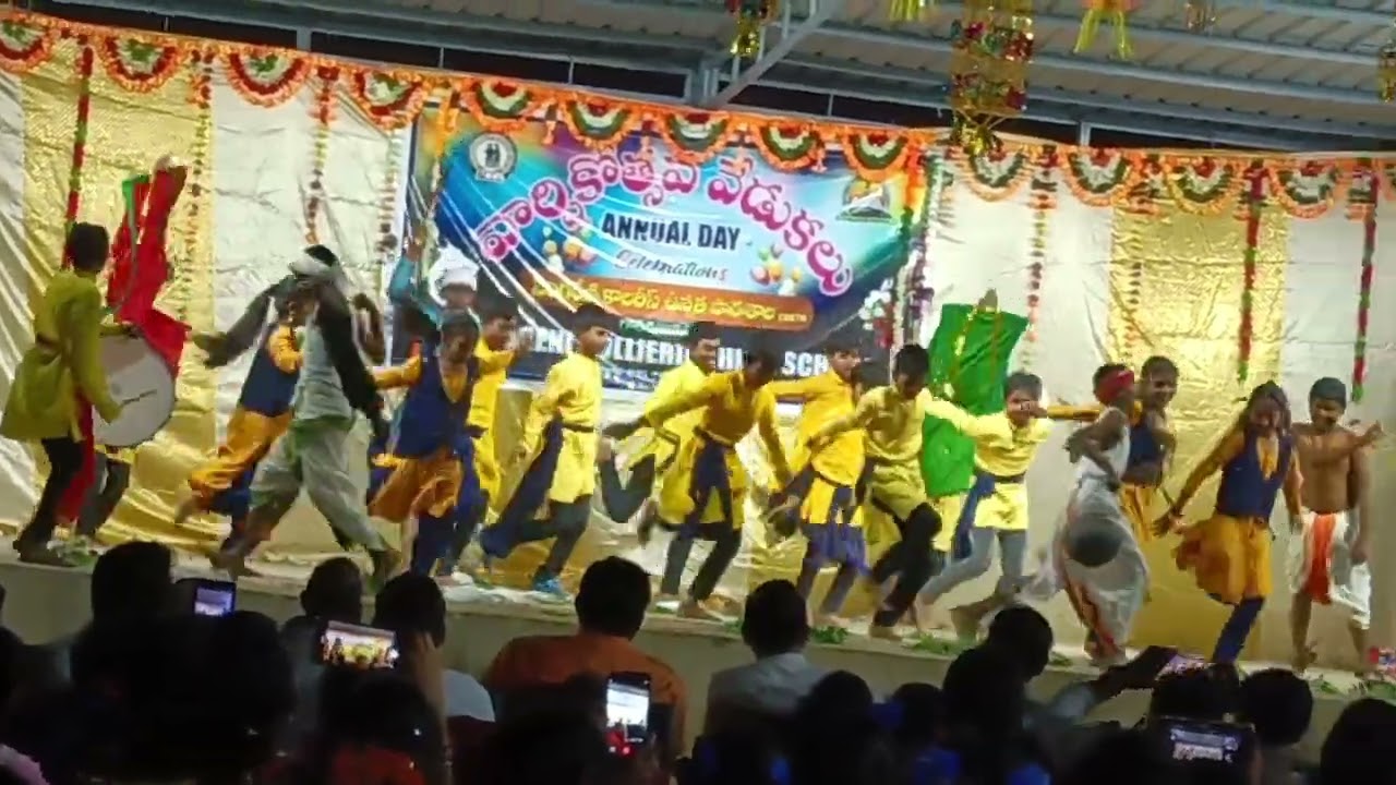 Madhi Telangana jathi   school girls and boys   jai Telangana
