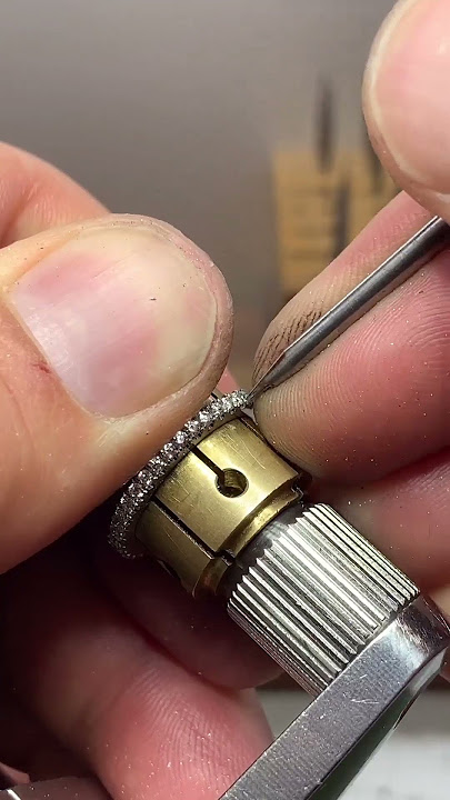 Setting this diamond wedding ring!