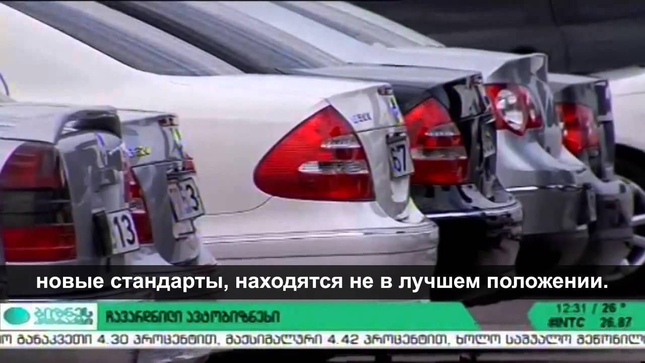 Падение авто с парковки