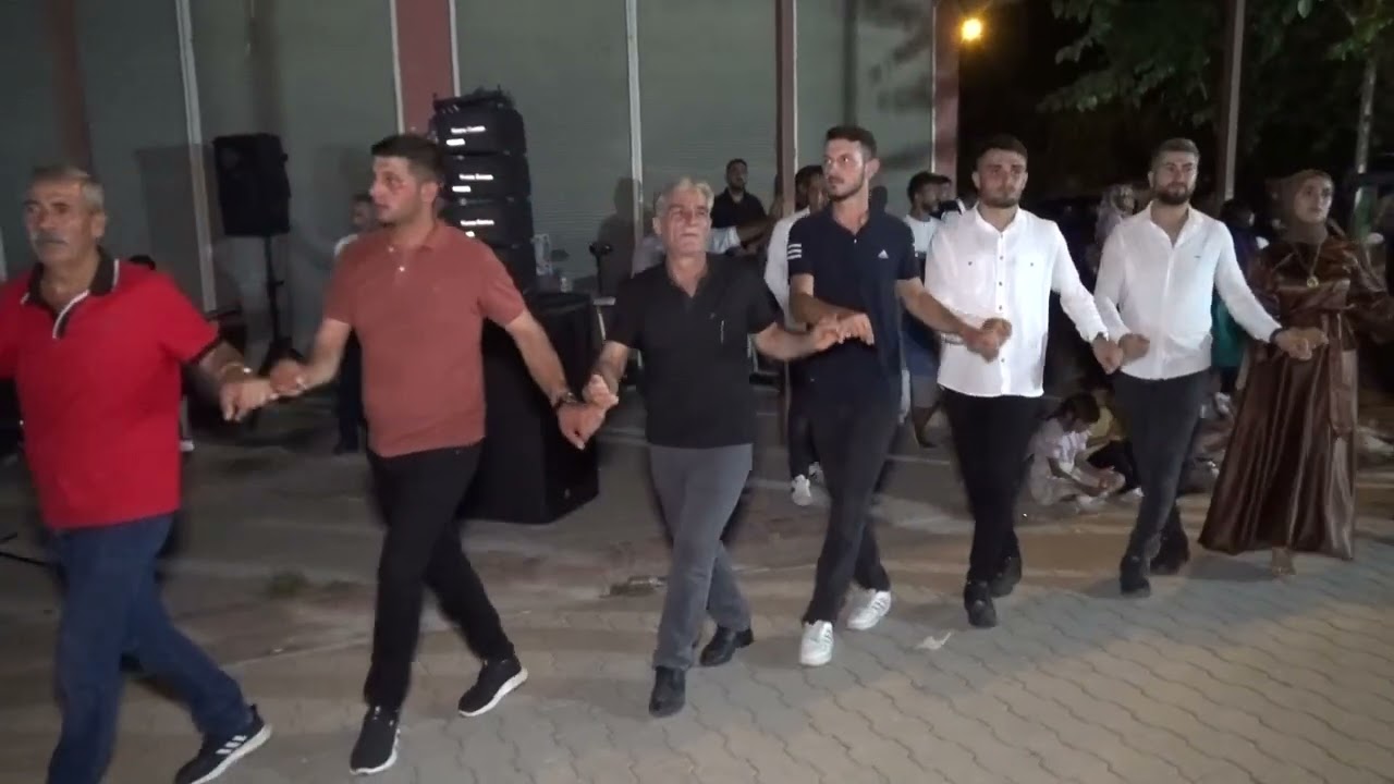 Arif & İslim Sizin gibi mutlu bir çift daha görülmedi Bir ömür boyu mutluluklar.