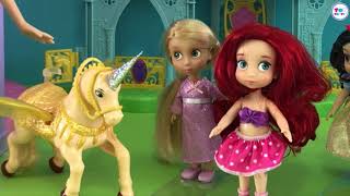 Barbie Escuela de Princesas! Elsa y Ana se Juntan con las Princesas para una Clasede Unicornios!