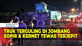 Truk Muatan Ayam Terguling di Jombang, Pengemudi & Kenek Tewas Terjepit Kendaraan