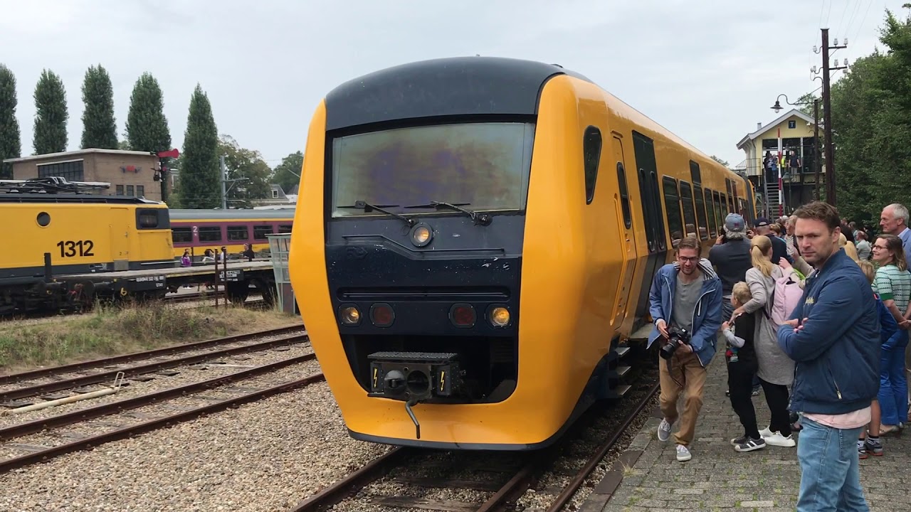 Buffel arriveert in Spoorwegmuseum
