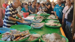 海鮮叫賣哥!!!永安漁港海鮮拍賣 不一樣的拍賣手法，一樣便宜的海鮮產品 Amazing seafood acution  Yong-an Fish Harbor