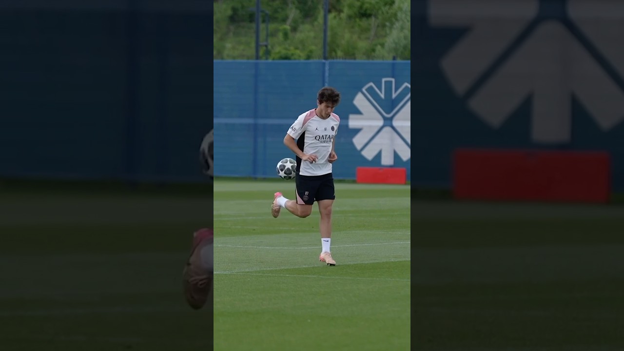 1️⃣ year ago João Neves joined us. ✍️❤️💙 #OnThisDay #PSG #JoãoNeves #Shorts