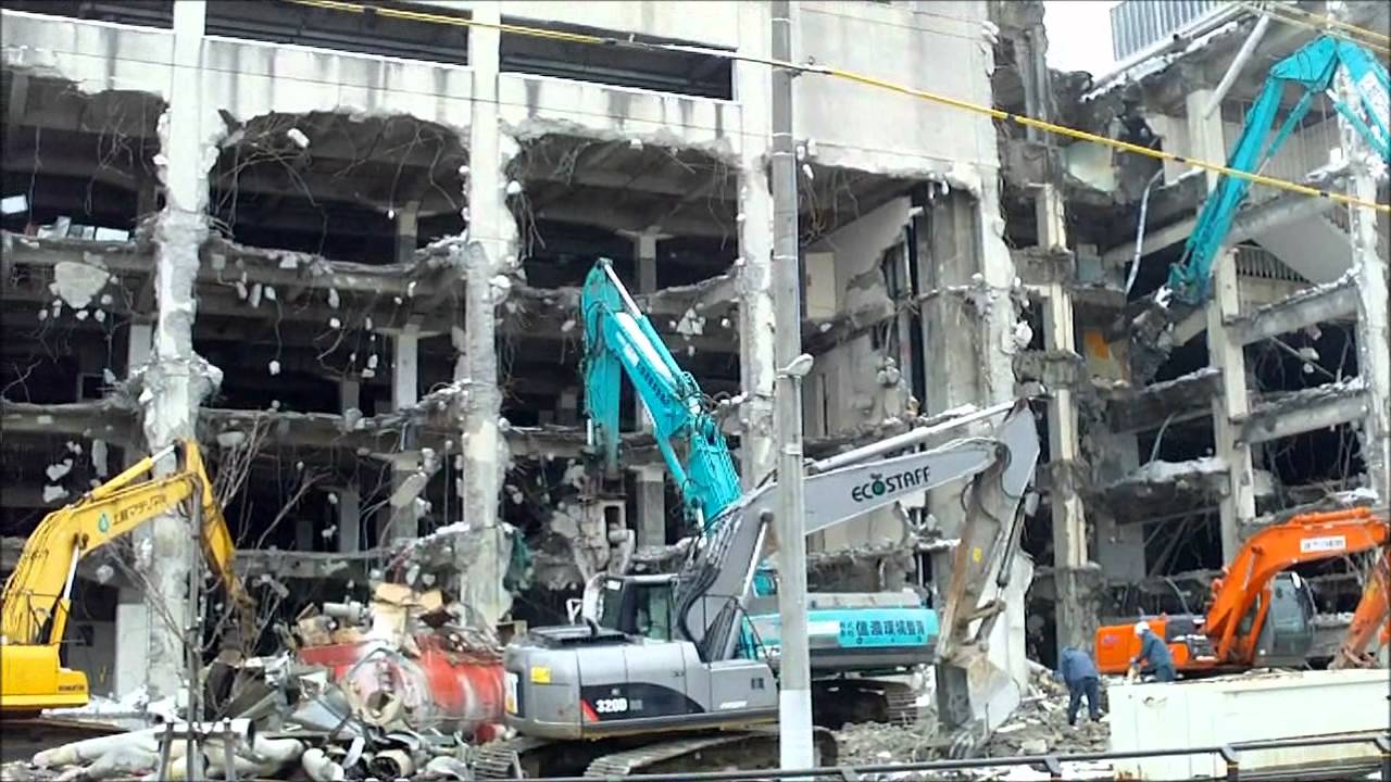デパートビル解体工事 沢山の重機 Youtube