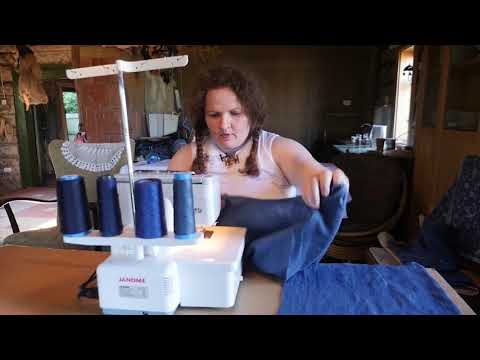 Video: Amatininkės Darbo Vieta: Kompaktiški Stalai Siuvimo Mašinai