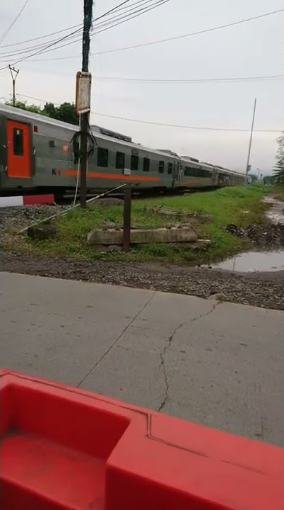 Perlintasan Kereta Api Jl. Ipik Gandamanah Purwakarta